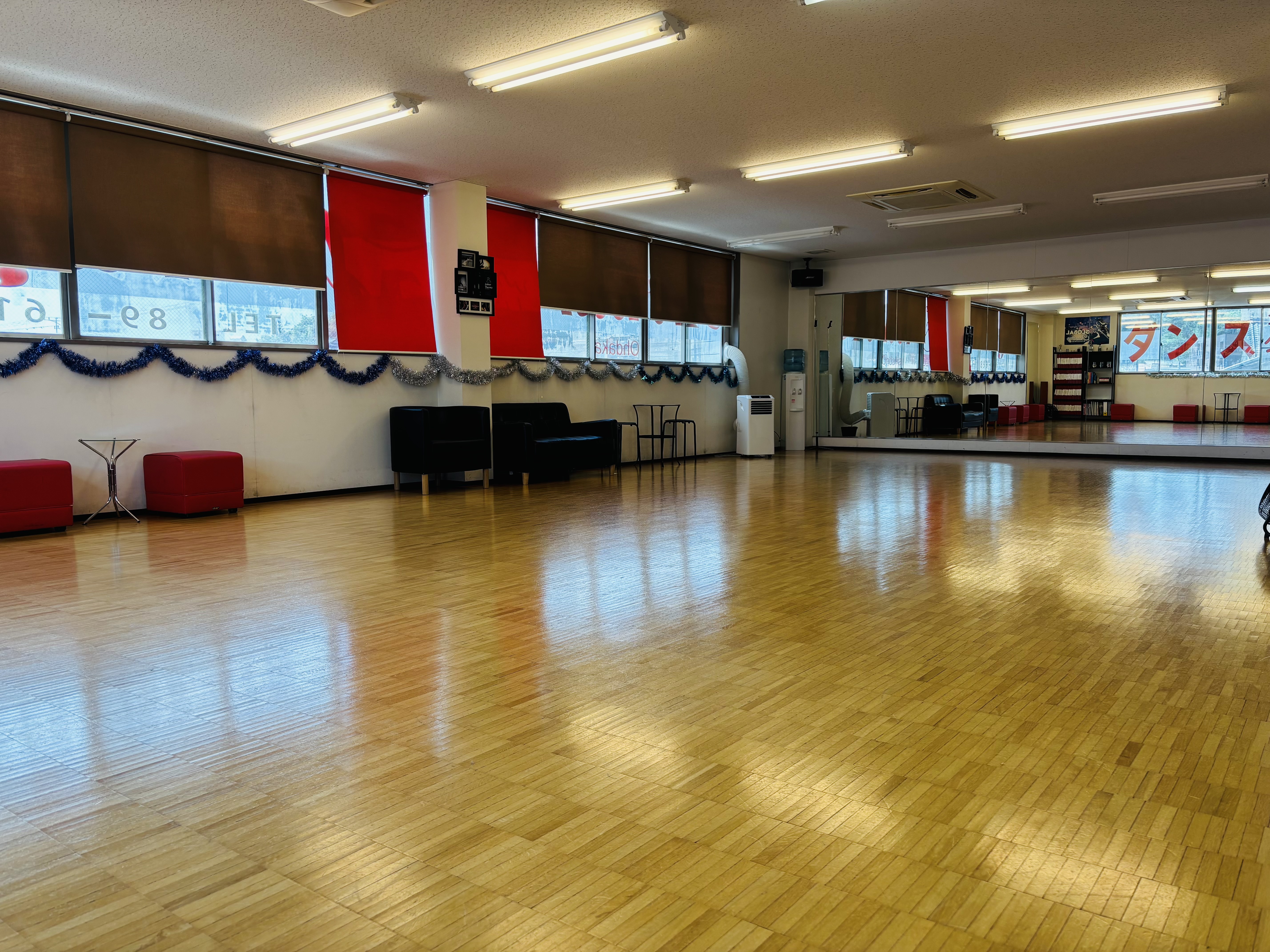 大高ダンススクール スタジオ風景
